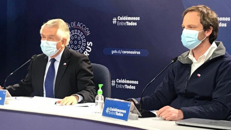Ministro de Salud, Enrique Paris junto al subsecretario de Redes Asistenciales, Arturo Zúñiga. (Foto: @ministeriosalud). 