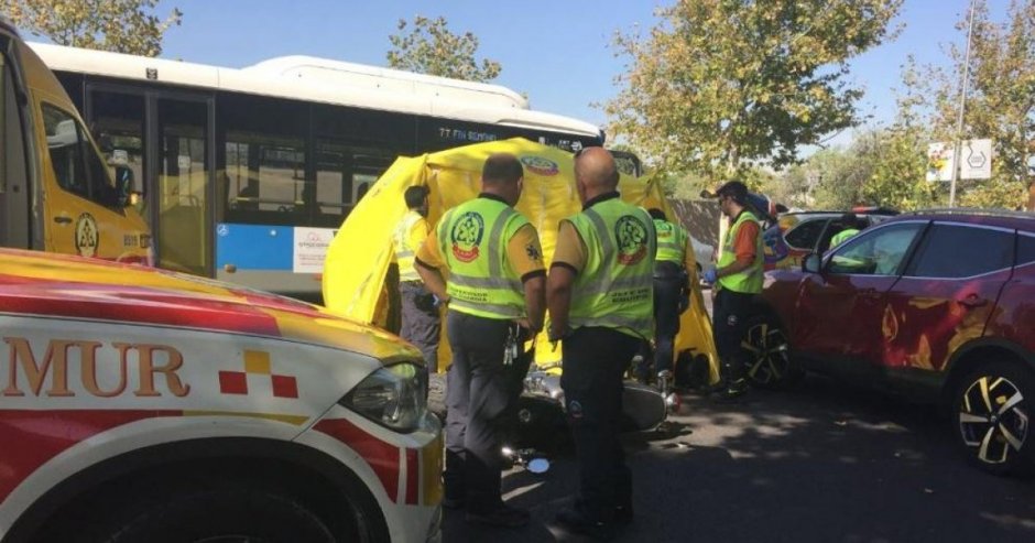 Hasta el lugar acudieron equipos de emergencia, pero sólo puedo confirmar la muerte del hombre. (Foto: La Vanguardia)