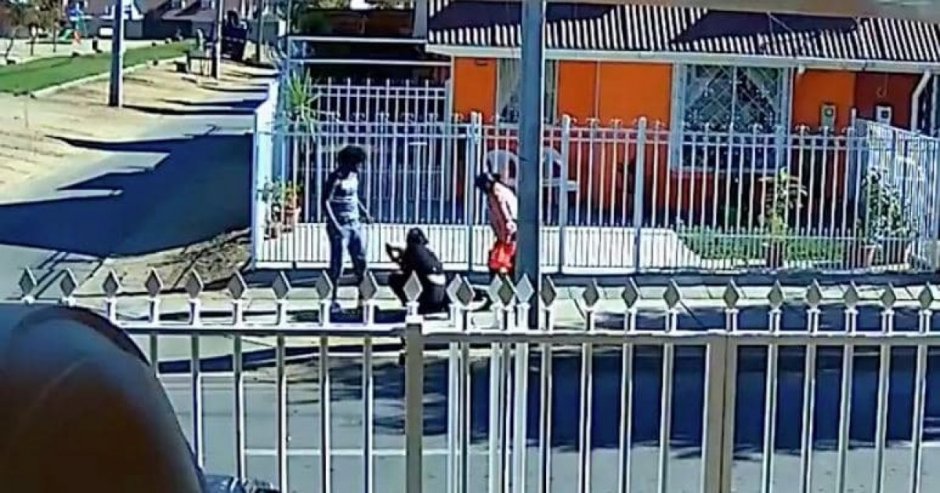 El violento hecho quedó registrado en un vídeo. (Captura de vídeo)